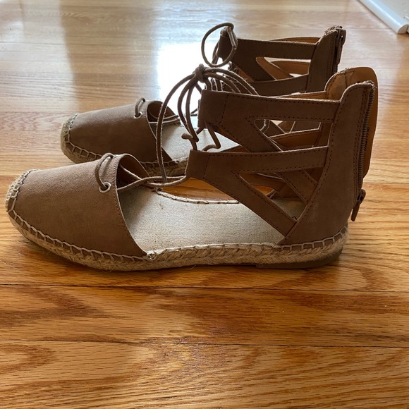 Sandles - Picture 2 of 2